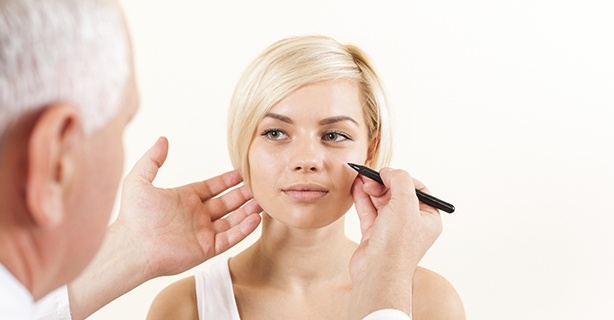 Face-lift-consultation