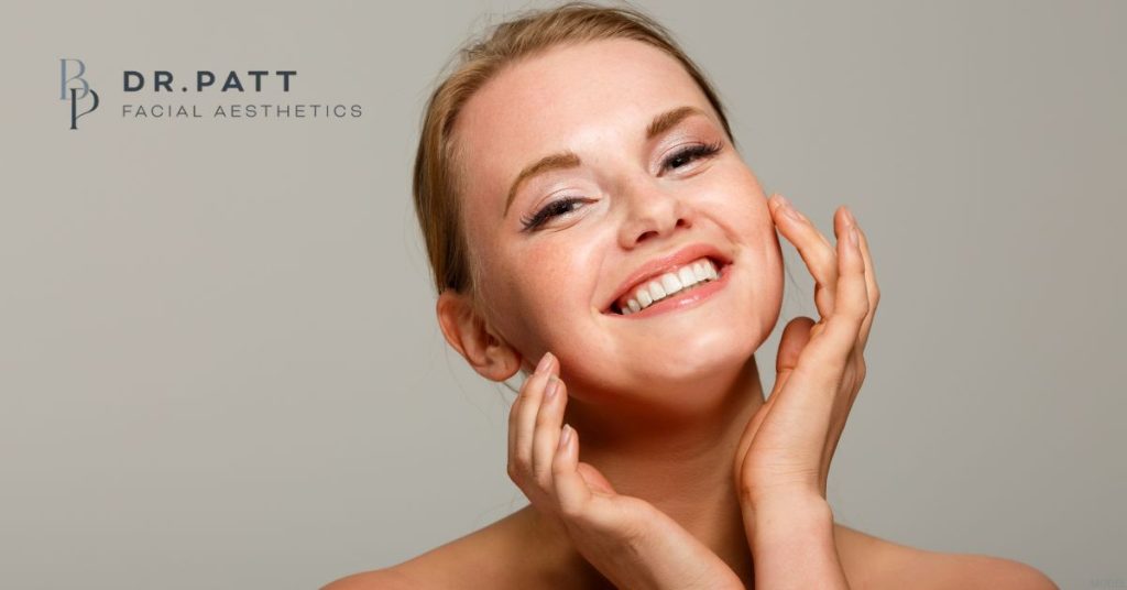 Smiling woman (model)